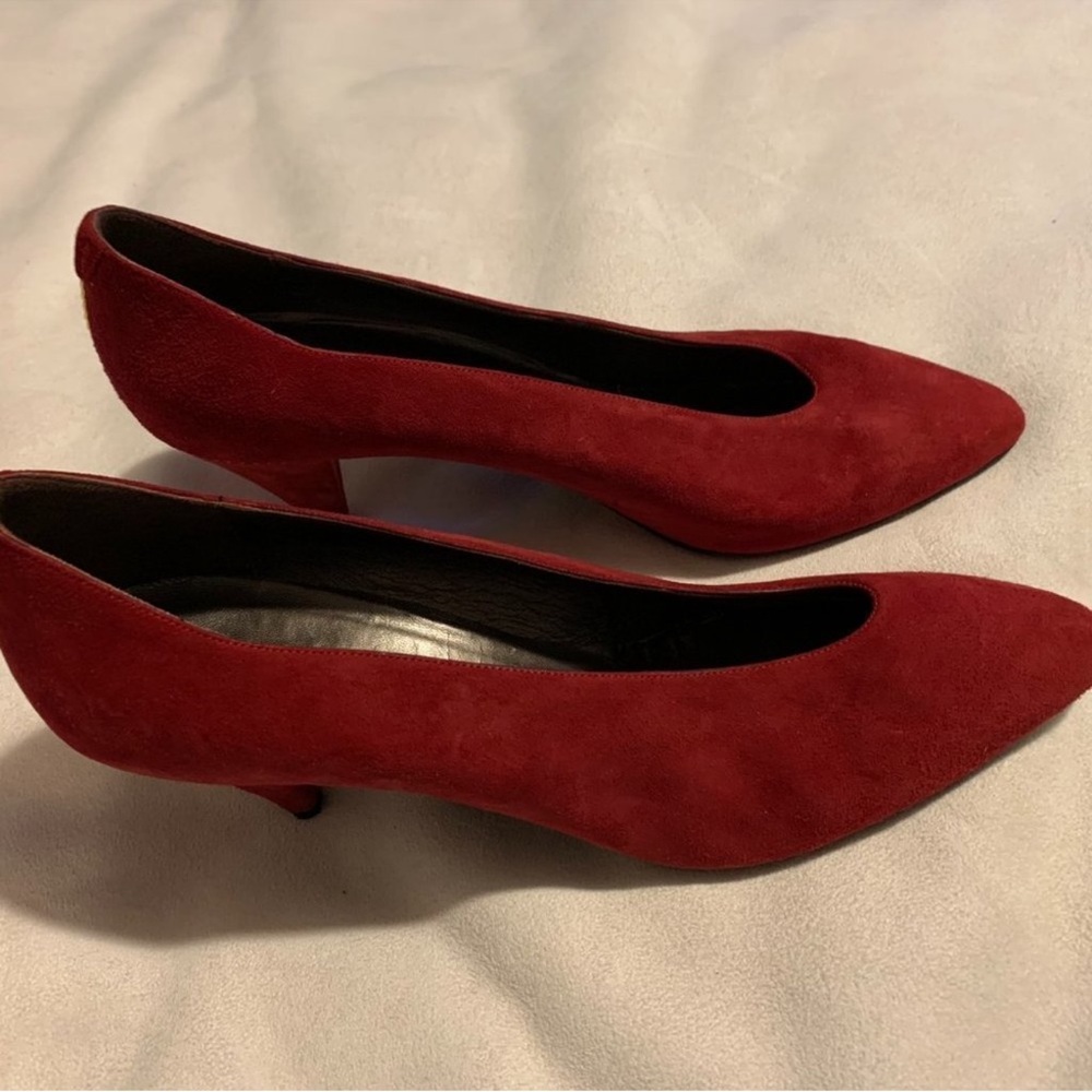 Elegant Red Suede Women's Pumps Bruno magli
